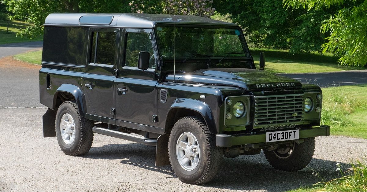 Here's The Coolest Features Of The Land Rover Defender