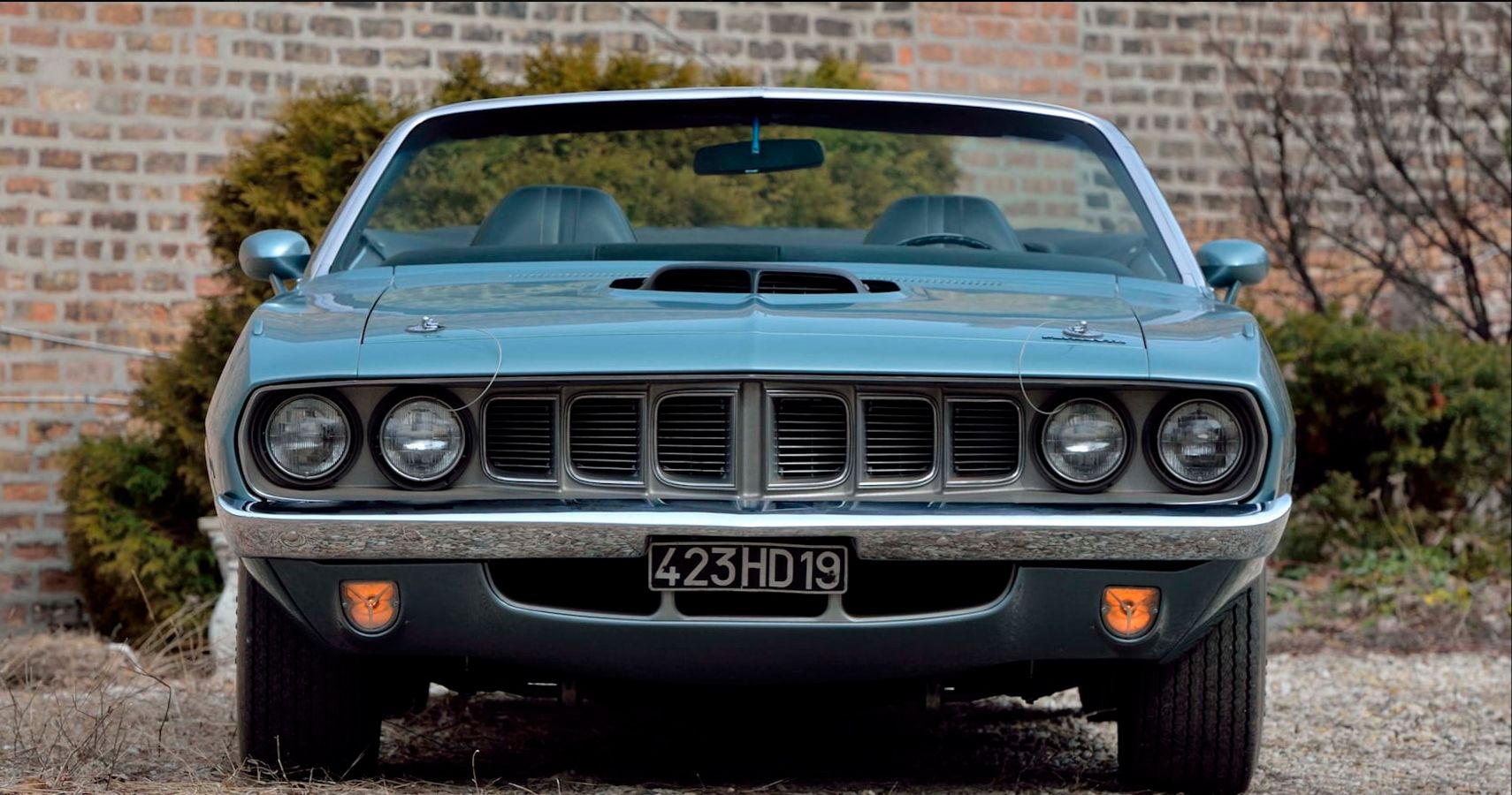 Plymouth 1971 Barracuda front view