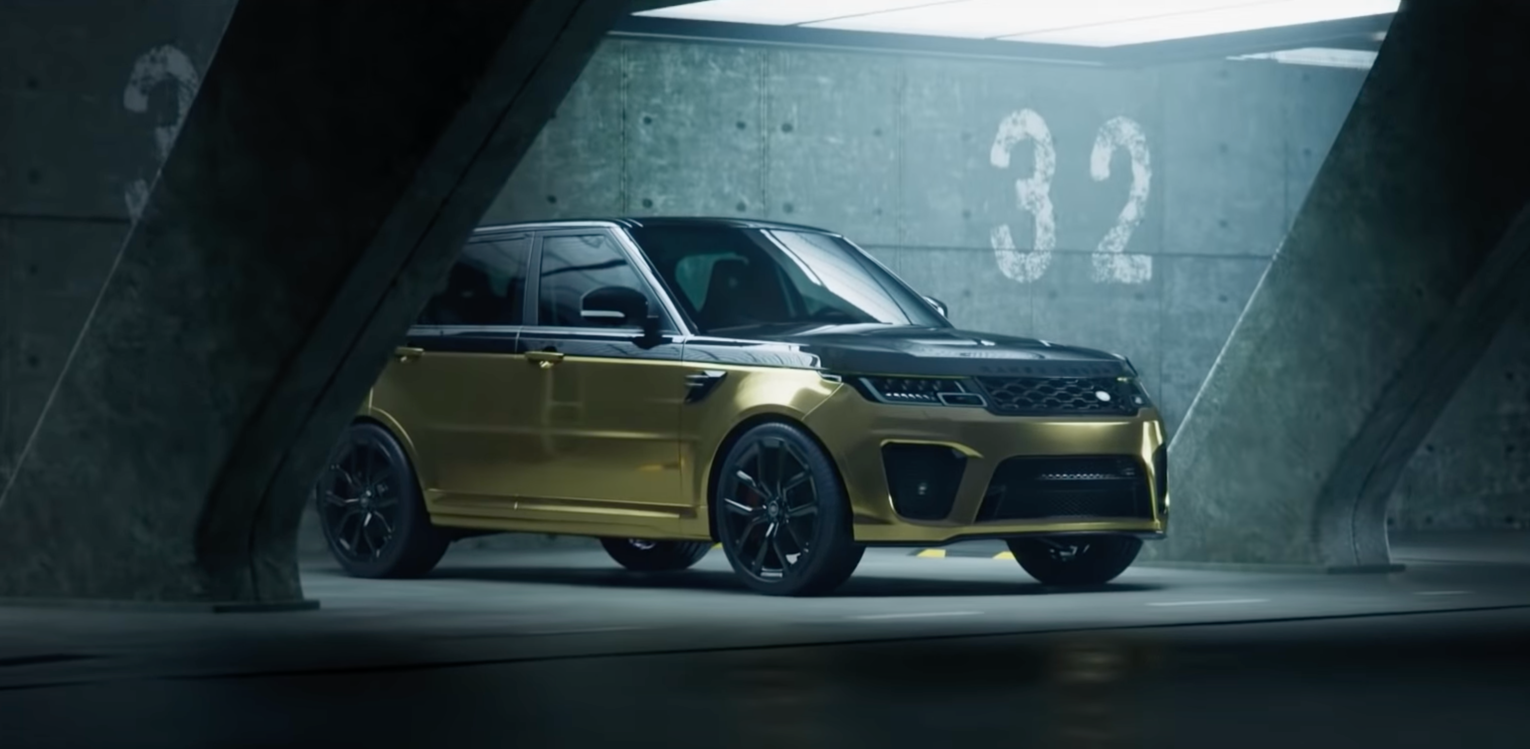 A parked Range Rover Sport SVR in the new Test Drive Unlimited Solar Crown trailer.