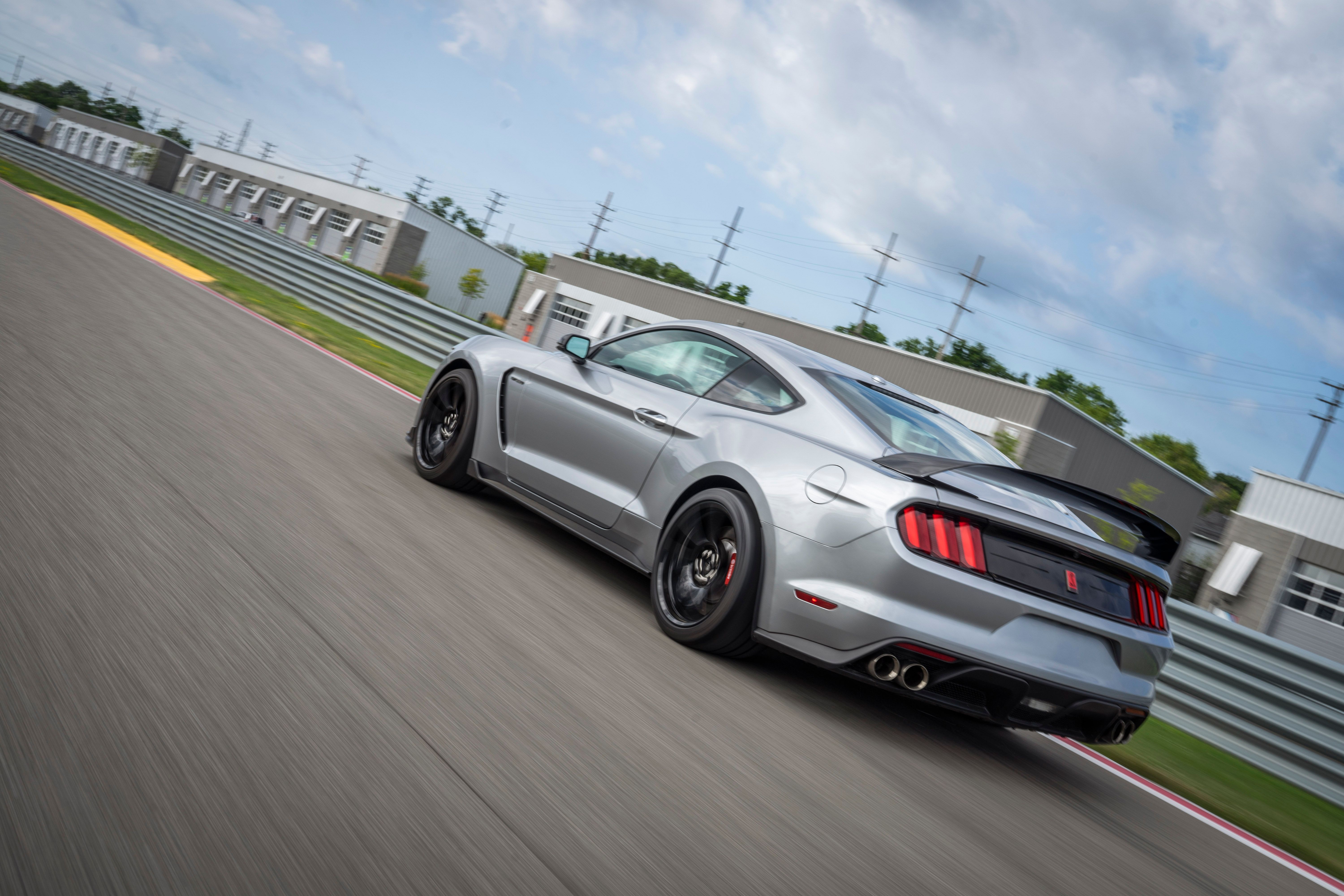 Shelby GT350R on track.
