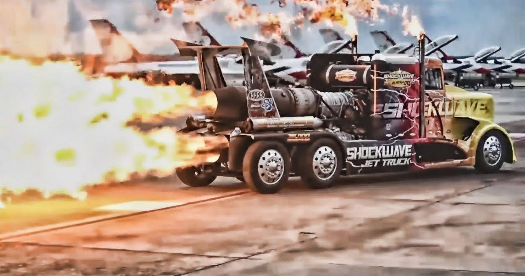 Watch This Insane Jet Engine Powered Truck Hits 333 Mph