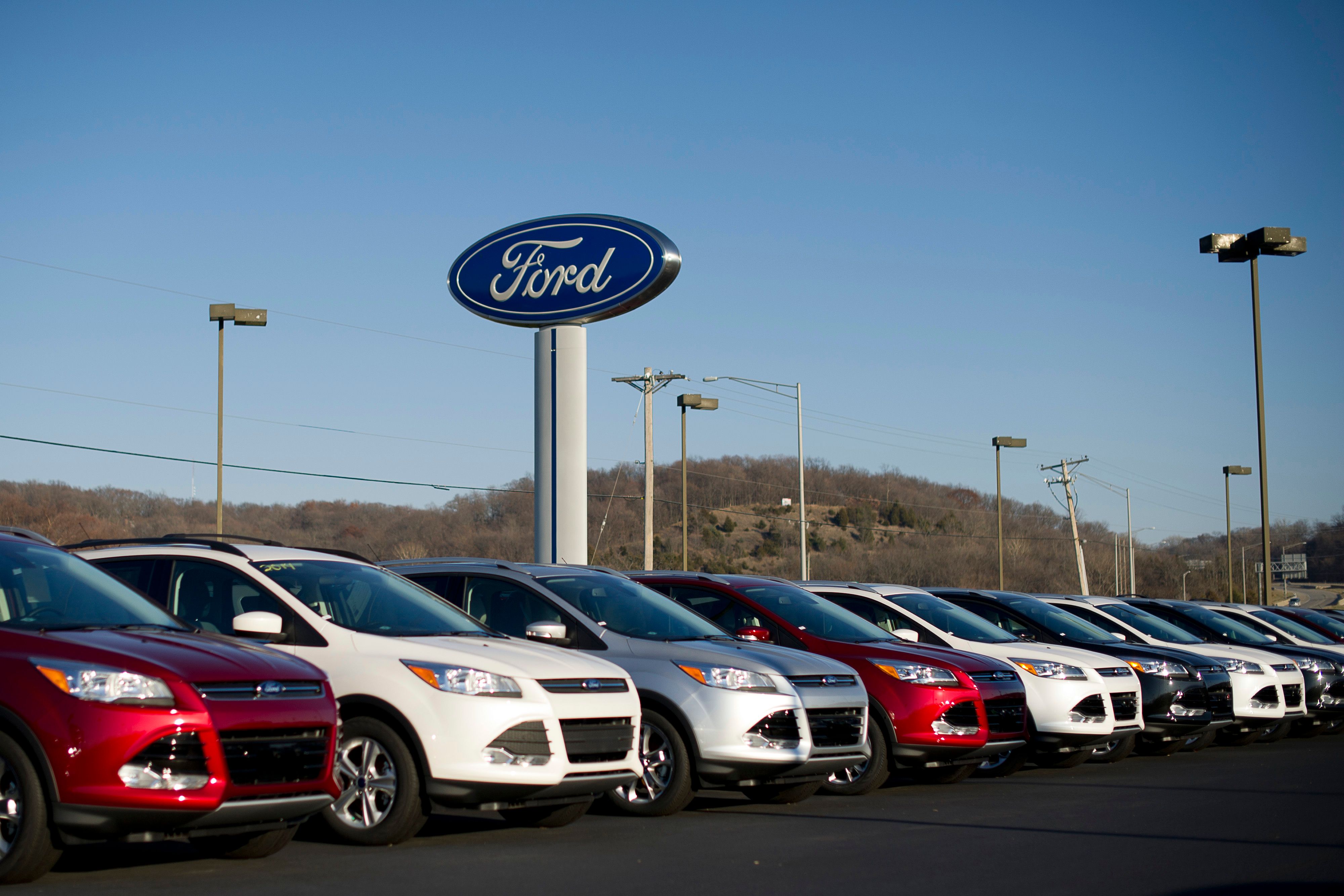 A row of 2014 Ford Motor Co. Escape vehicles sit on display at Uftring Ford in East Peoria, Illinois, U.S., on Saturday, Nov. 30, 2013. Automakers entered their year-end sales push in November with the most cars and trucks on U.S. dealer lots in eight years, a buildup thats poised to test the industrys newfound pricing discipline. Photographer: Daniel Acker/Bloomberg via Getty Images
