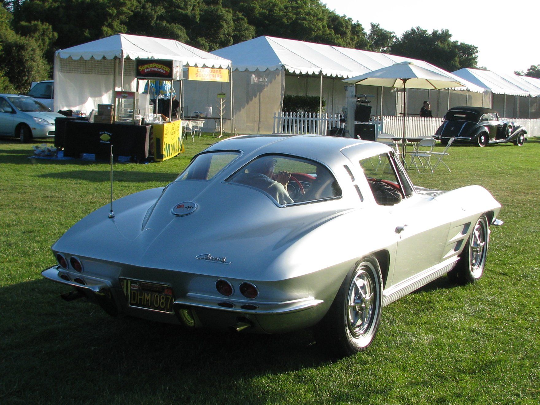 The rear of this Corvette shows off its split-window design.