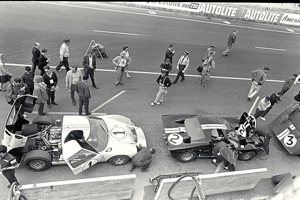 1966 Le Mans Ford GT40 Pit