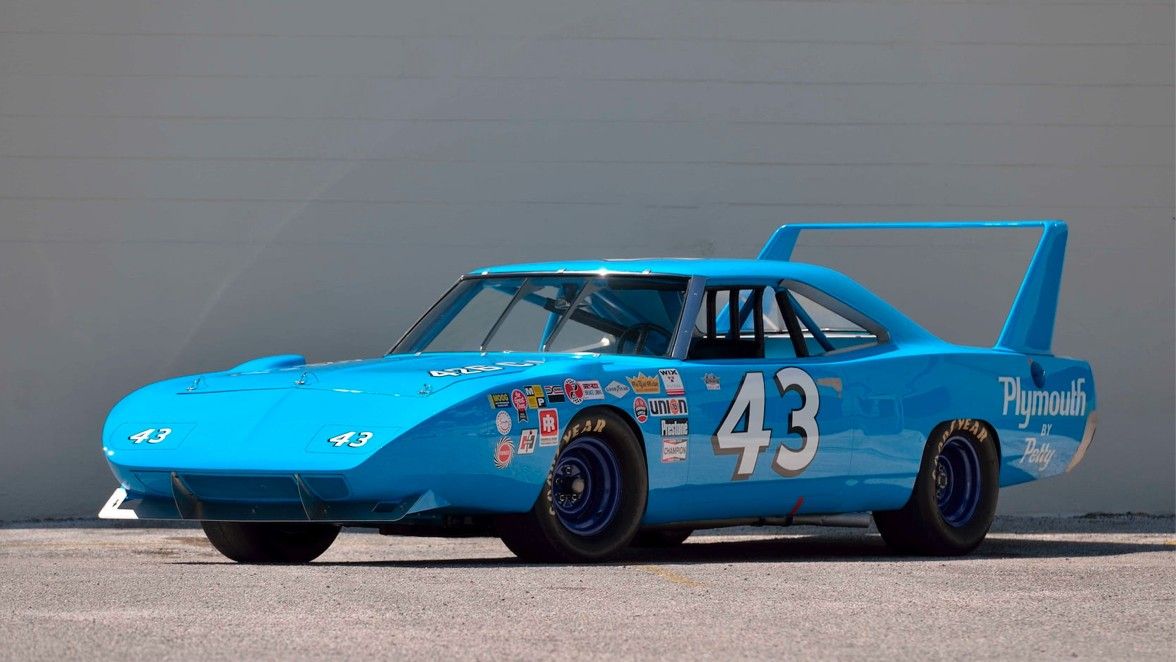 Here's How The Dodge Daytona Compares With The Plymouth Superbird