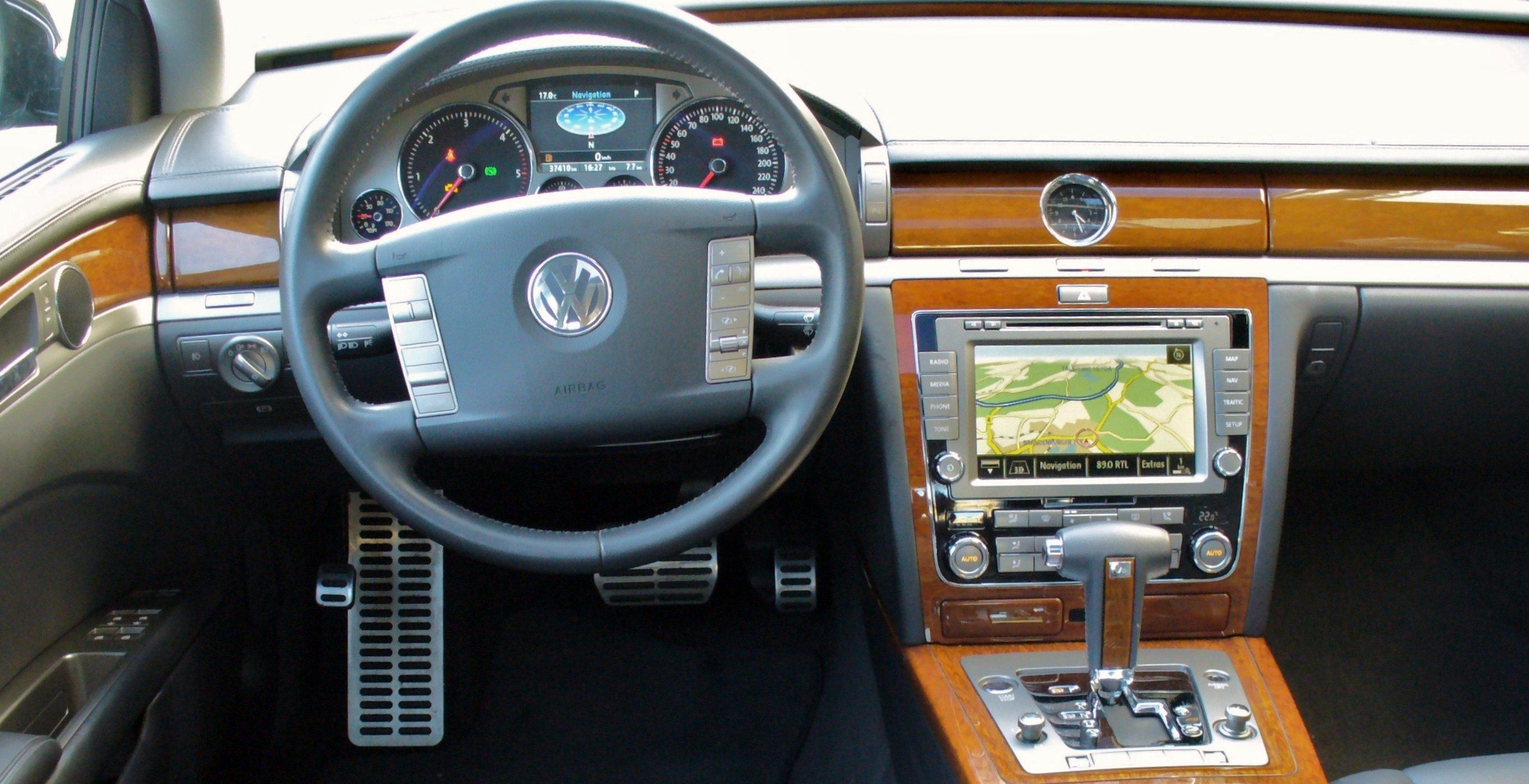 2005 Volkswagen Phaeton interior