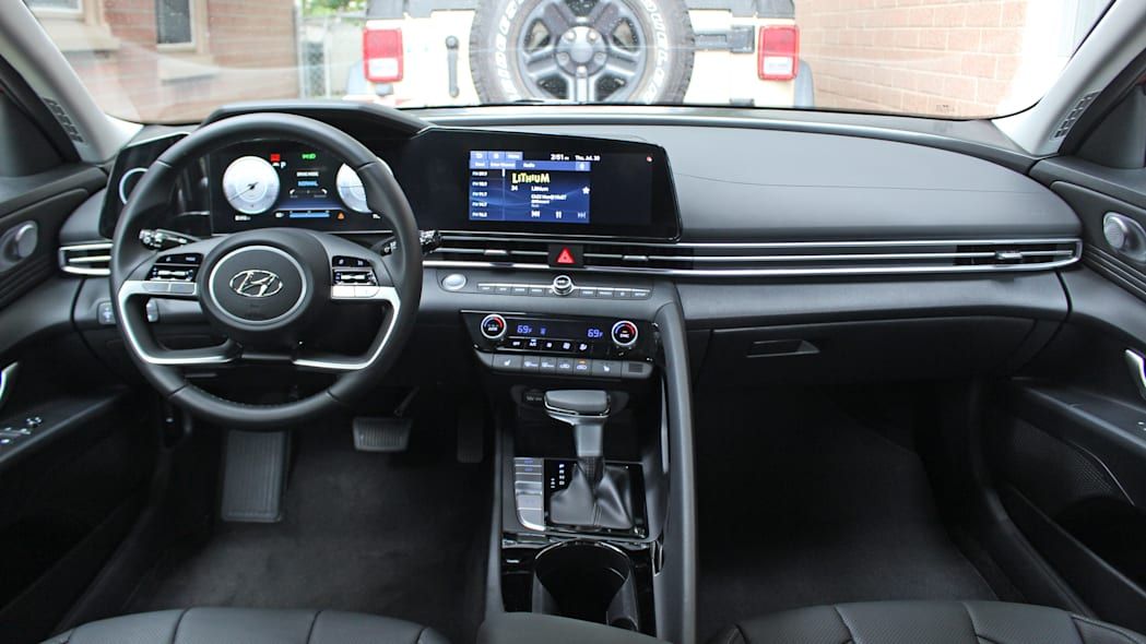 2021 Hyundai Elantra interior