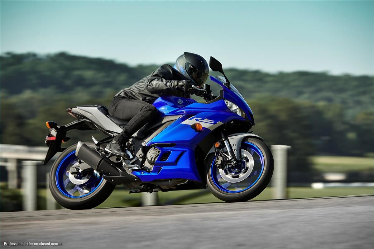 2021 Yamaha YZF-R3 Blue on Track