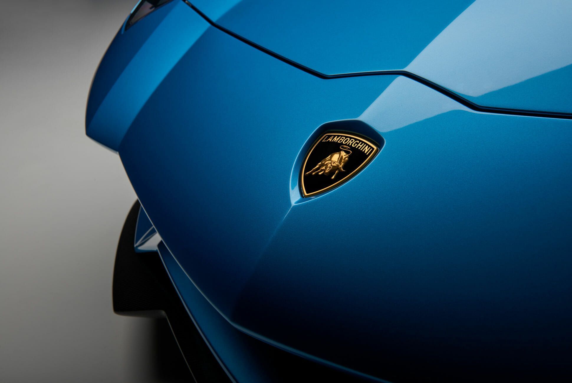 An Image Of A Blue Lamborghini