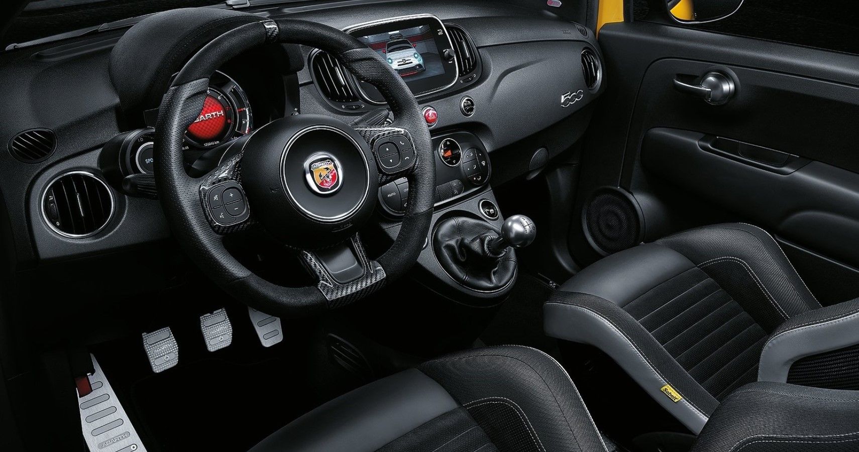 Fiat 500 Abarth gets a scorpion on the steering wheel