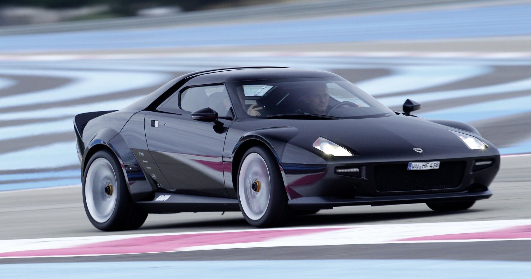 価格変更　RACING43LANCIA　STRATOS New Stratos to cost £570,000