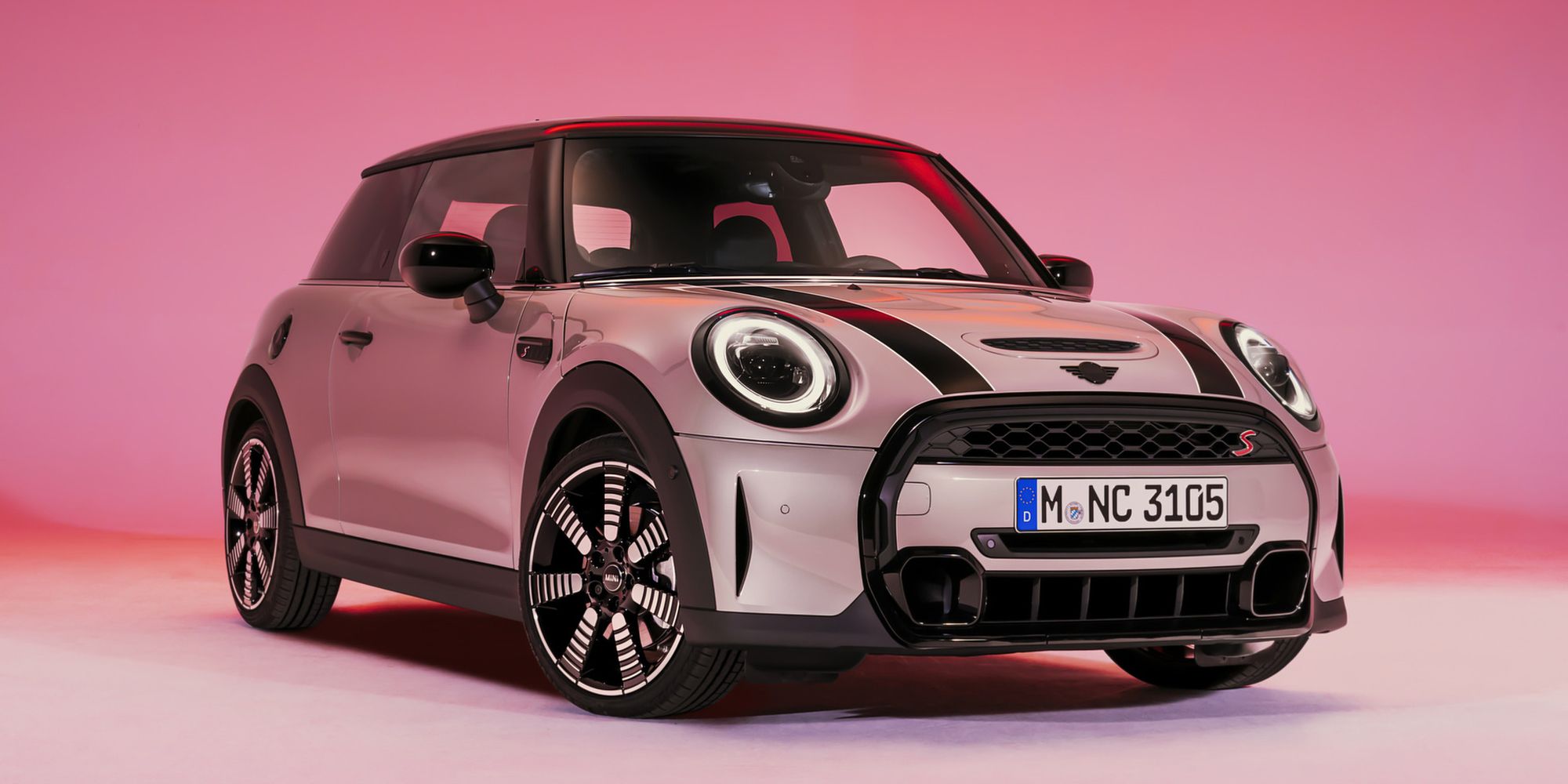 The front of the 2021 facelift Mini Hardtop