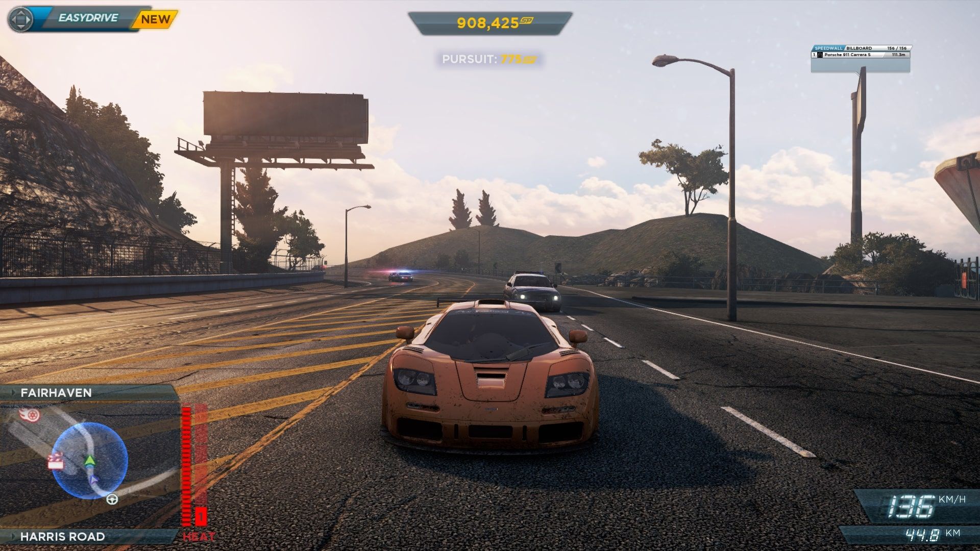 A McLaren F1 LM escaping from the police