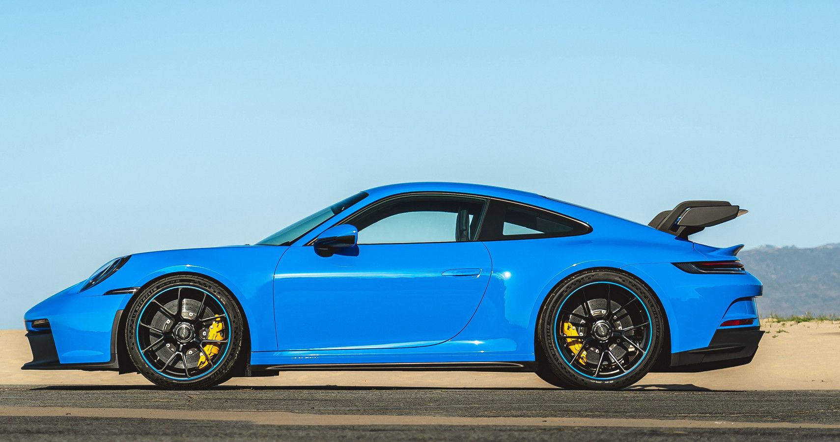 Blue Porsche 992 GT3