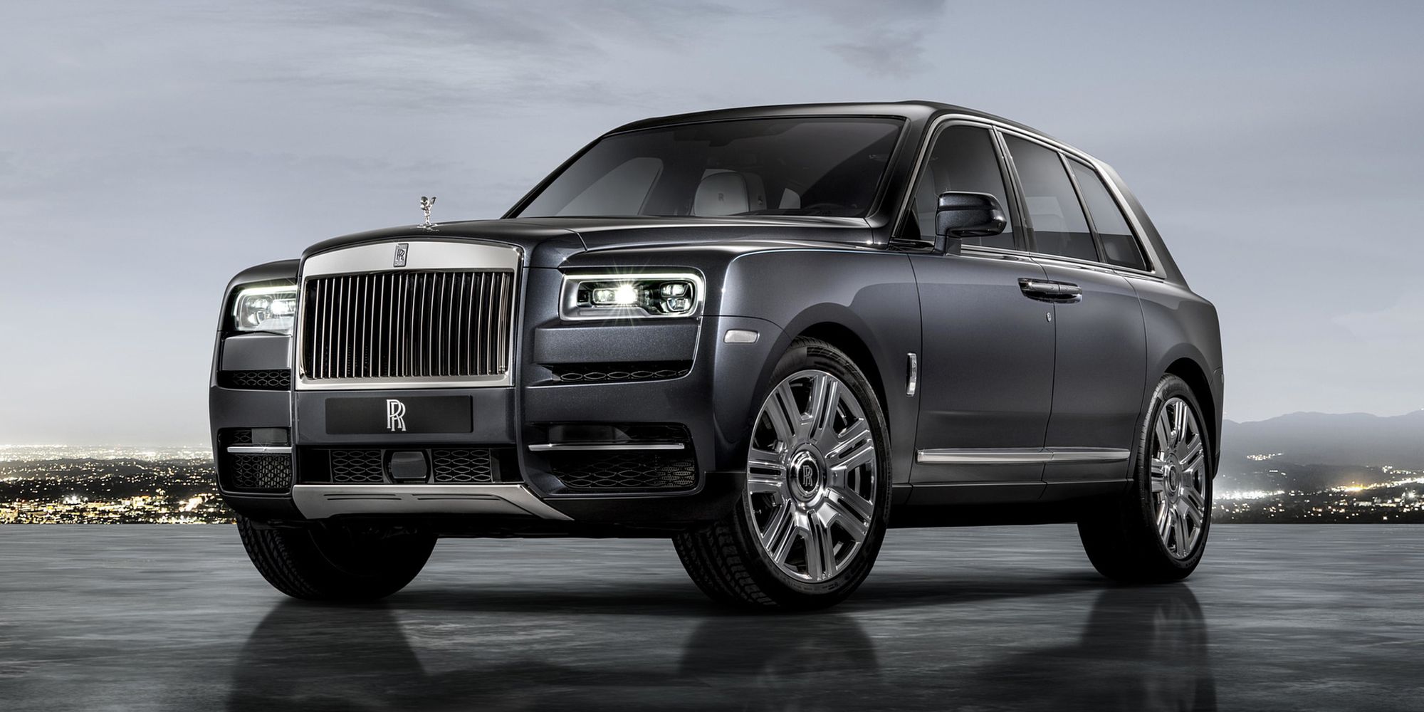 The front of a grey Cullinan
