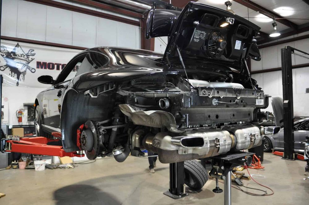 Engine instalation in the Porsche 911 GT3