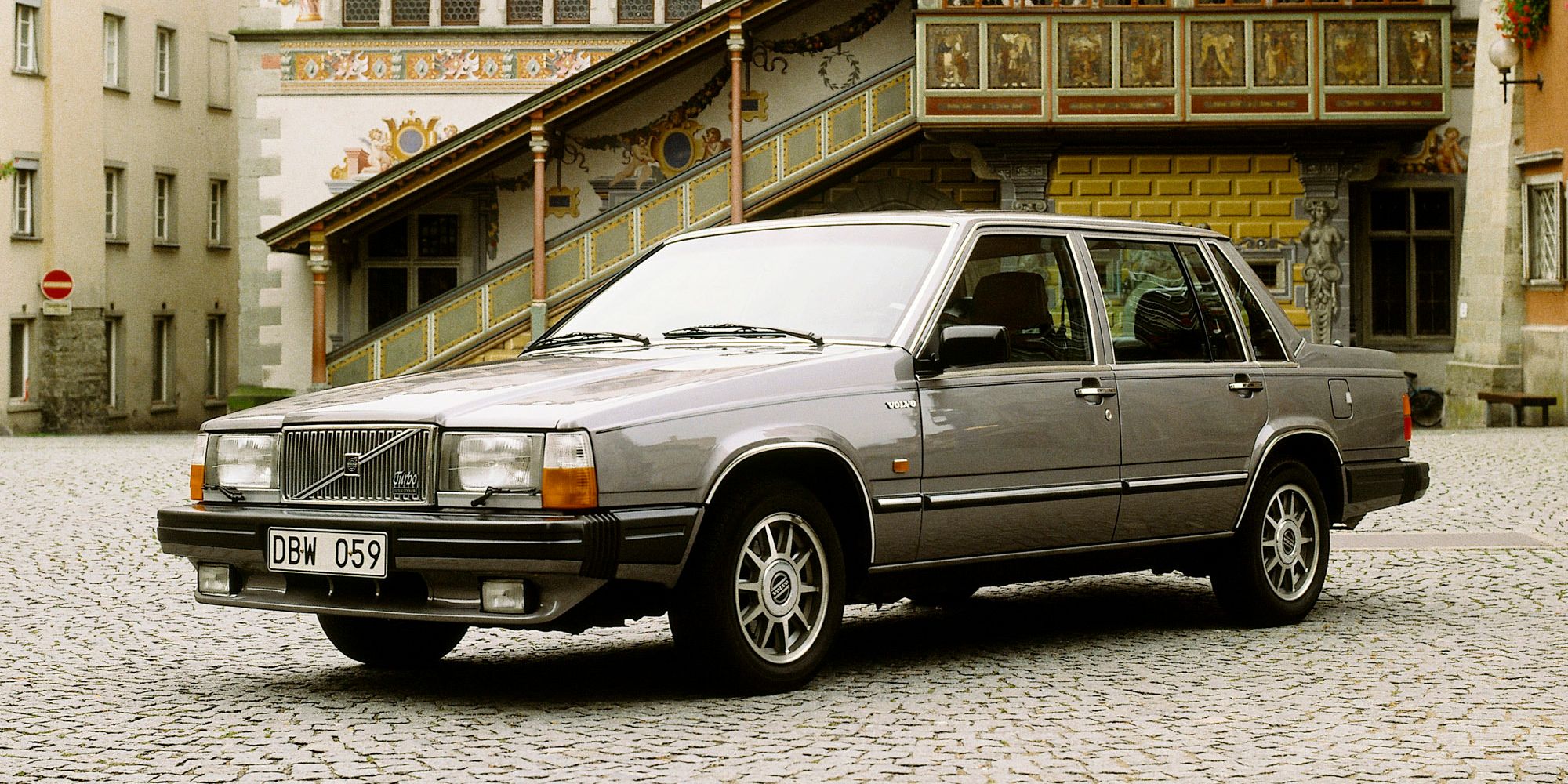 The front of the Volvo 760 Sedan