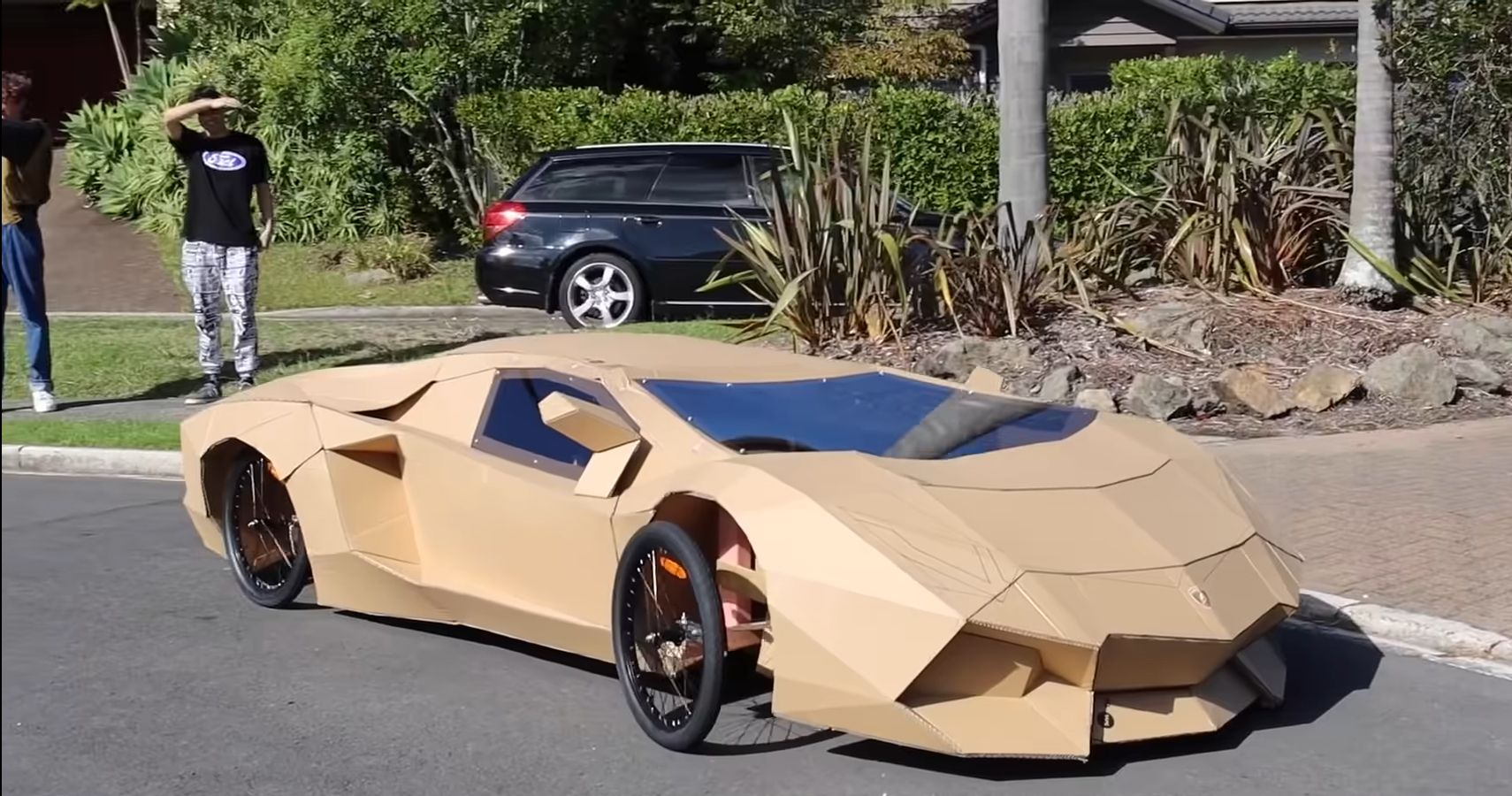 Lamborghini made of CARDBOARD sells for $10,000 after being made by a  creative Kiwi r