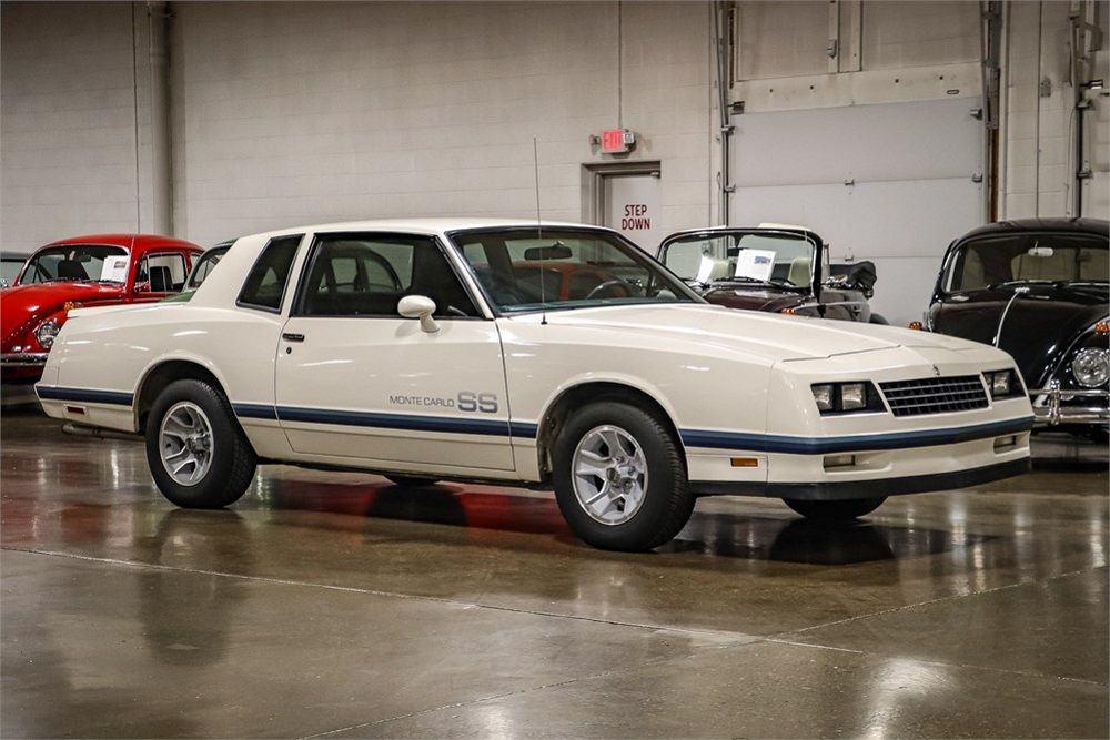 Auction Dilemma Chevrolet Monte Carlo Ss Vs Buick Regal Gnx 7810