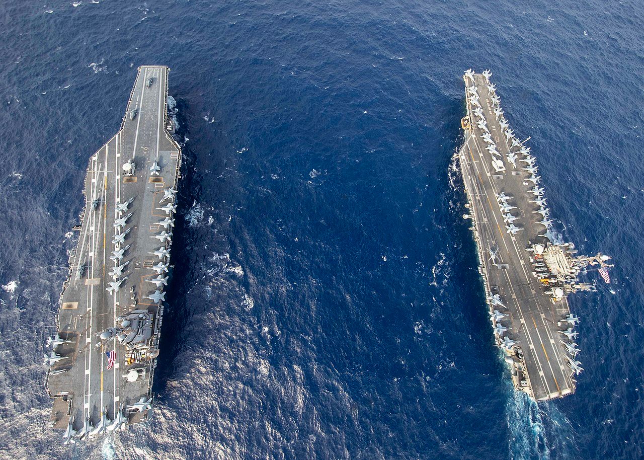1280px-Overhead_view_of_USS_Gerald_R._Ford_(CVN-78)_and_USS_Harry_S._Truman_(CVN-75)_in_the_Atlantic_Ocean_on_4_June_2020_(200604-N-OH637-1453)