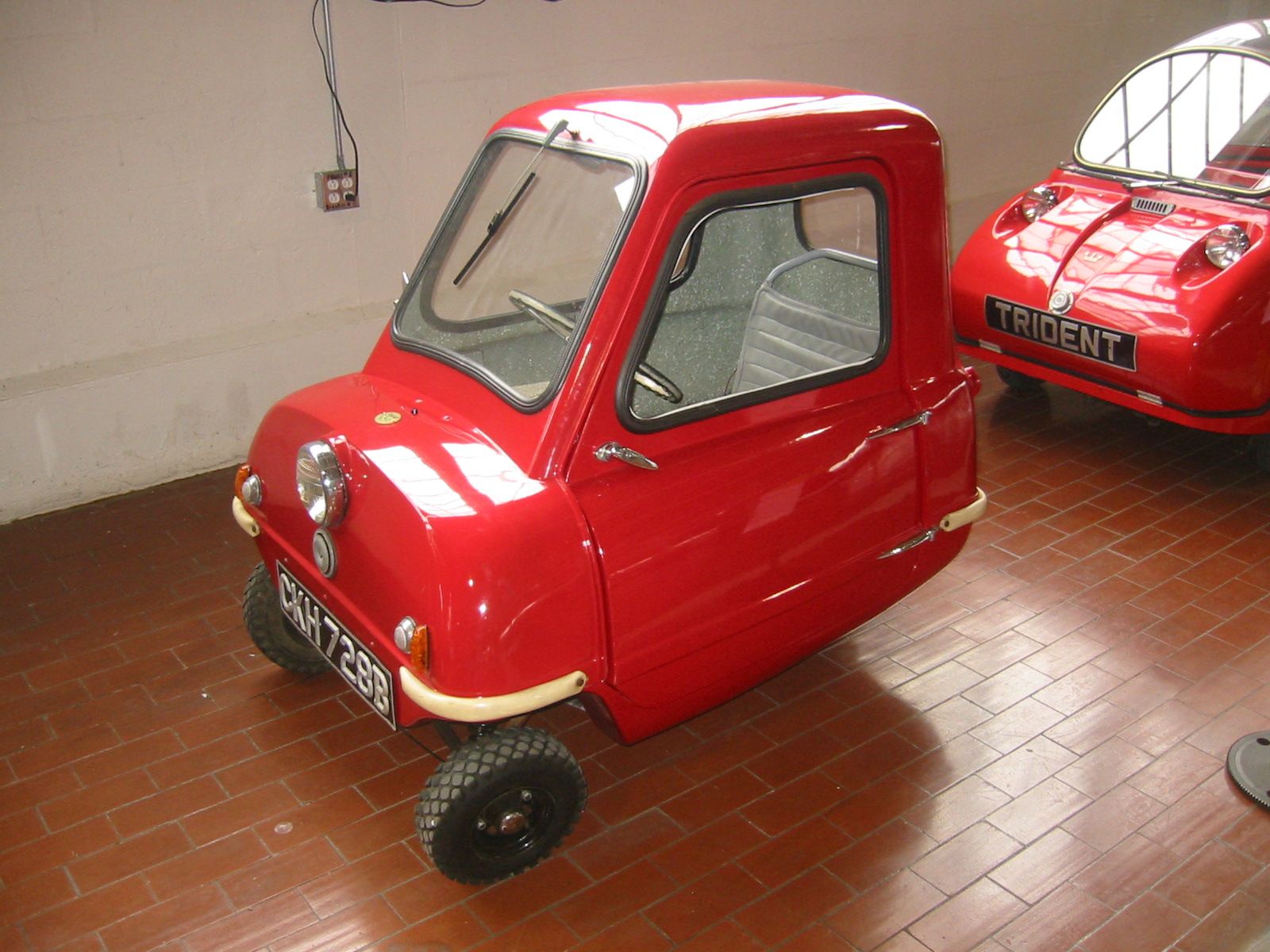 1965_Peel_P50,_The_World's_Smallest_Car_(Lane_Motor_Museum)