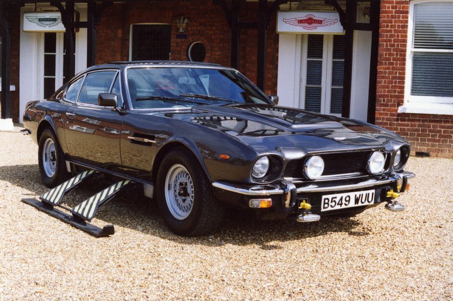 1985-Aston-Martin-V8-Vantage-–-The-Living-Daylights-(1987)