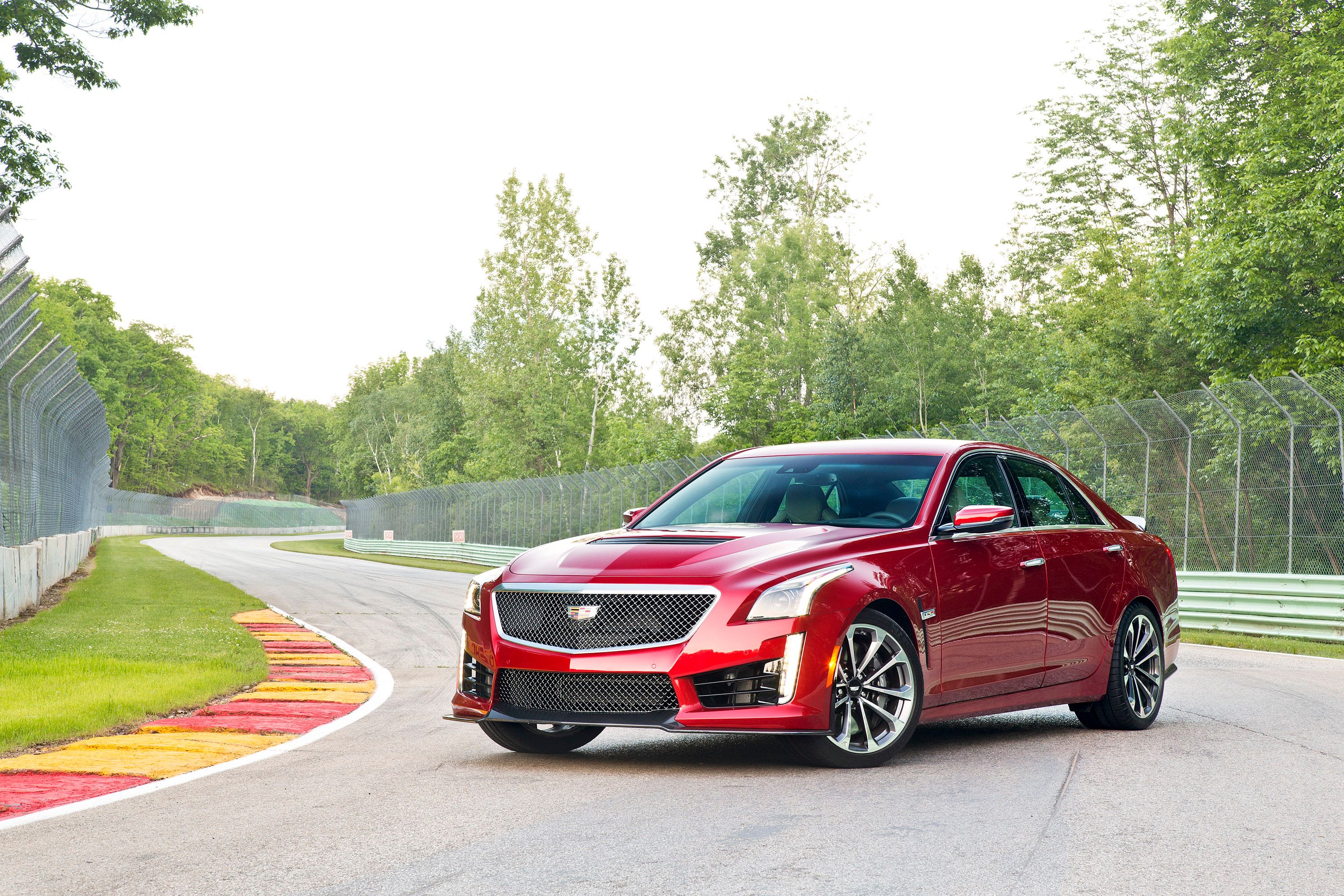 2016-Cadillac-CTS-V-Sedan-045