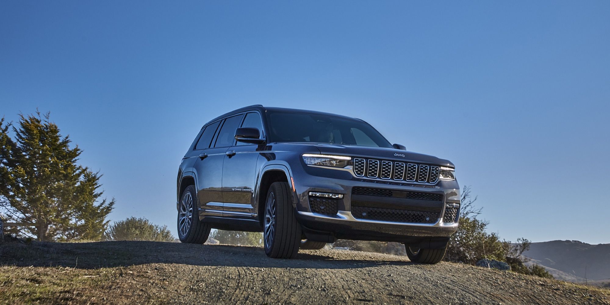 The new Grand Cherokee offroading 