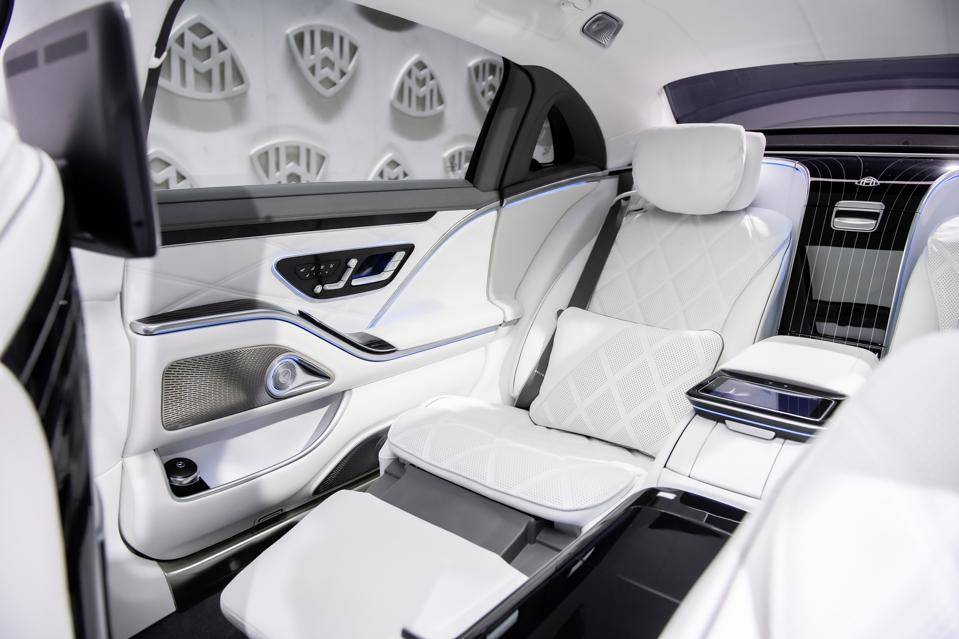10 Most Incredible Features Of The 21 Mercedes Benz Maybach S Class