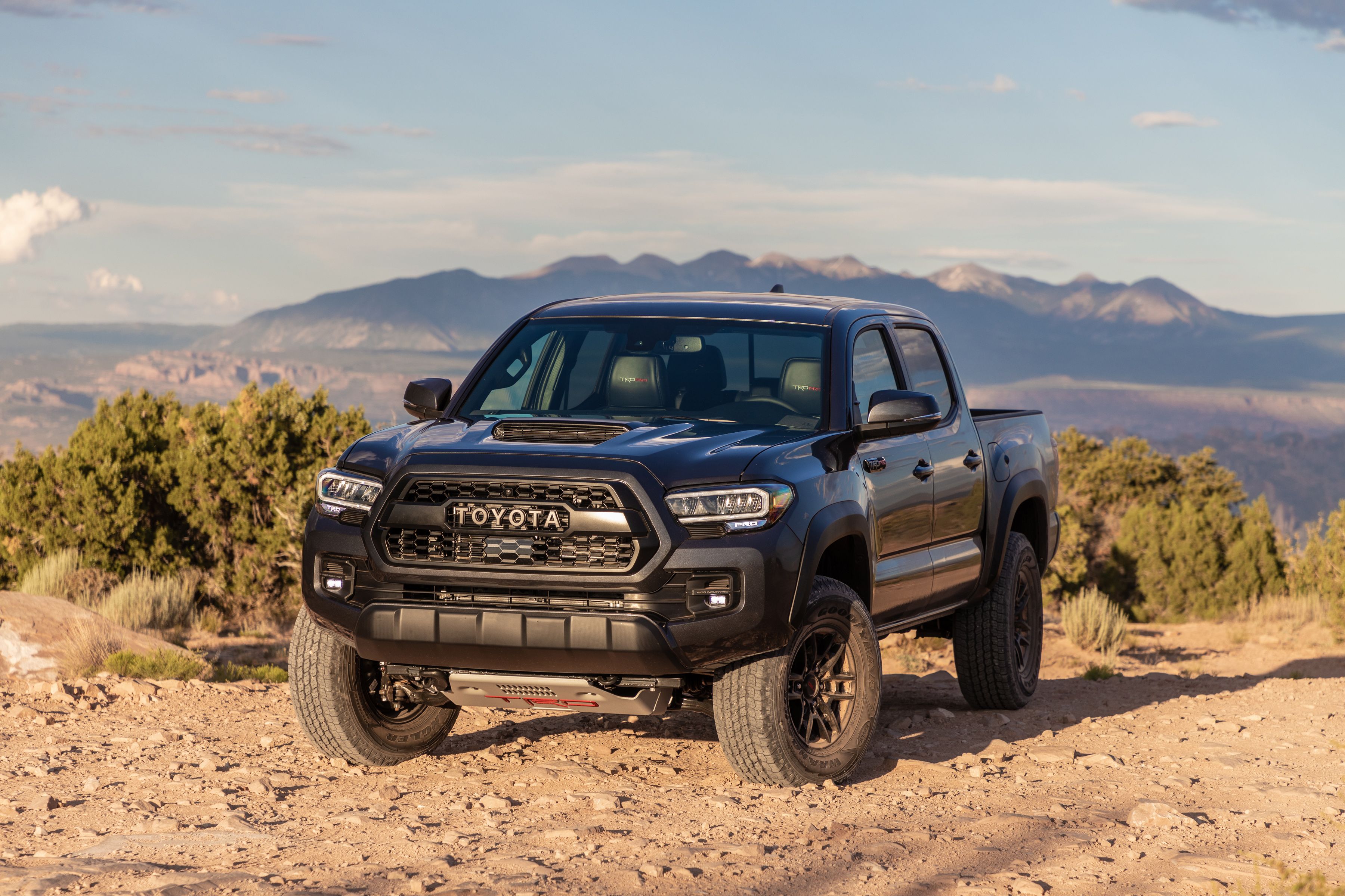 20_Tacoma_TRD_Pro_Magnetic_Gray_2