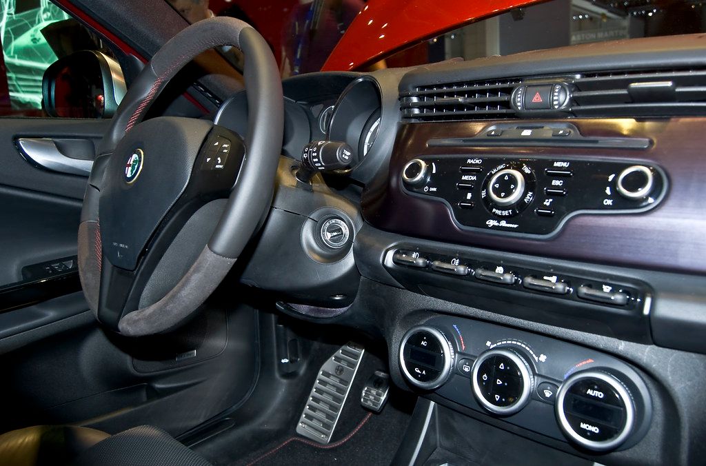 Alfa Romeo Giuletta interior