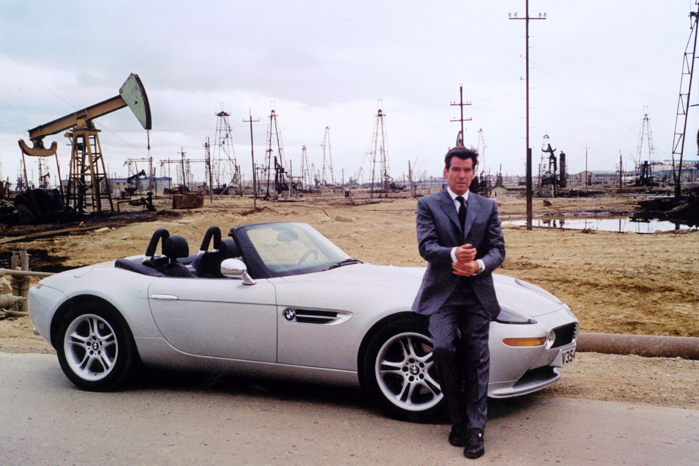 BMW-Z8-–-The-World-Is-Not-Enough-(1999)