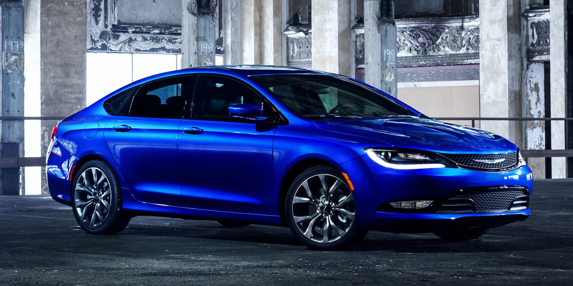 Front 3/4 view of the Chrysler 200