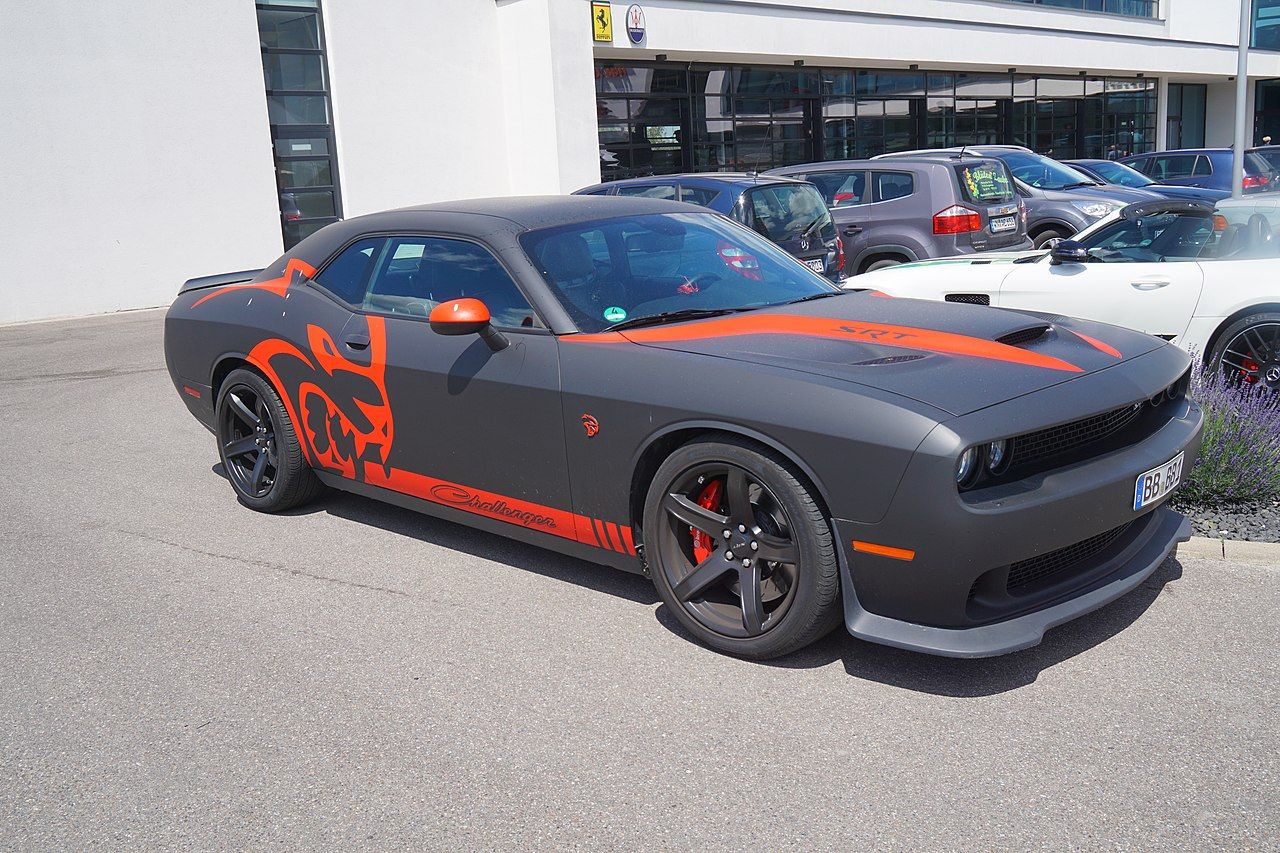 Watch: Dodge Challenger Hellcat Races Ahead Of The Cops In A High-Speed ...