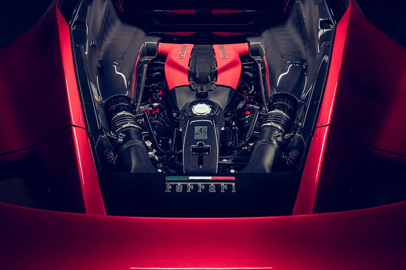 Ferrari-F8-Tributo-engine-bay (1)