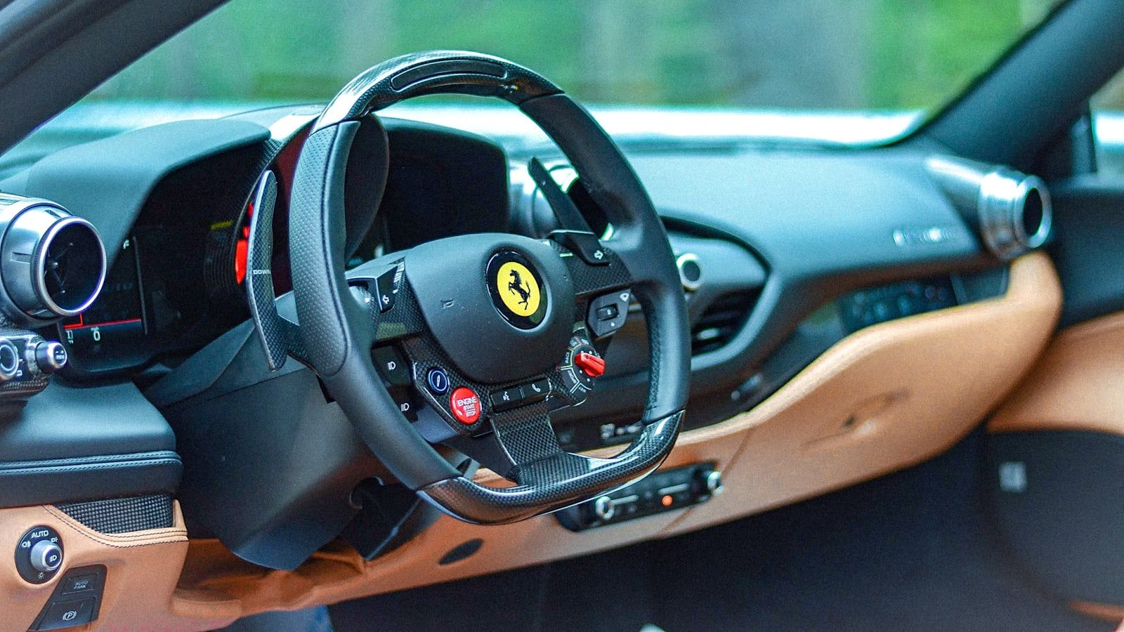 Ferrari-F8-Tributo-interior (1)