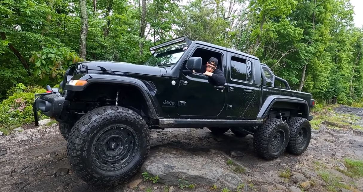 Jeep Gladiator 6X6 crawls on rocky trail