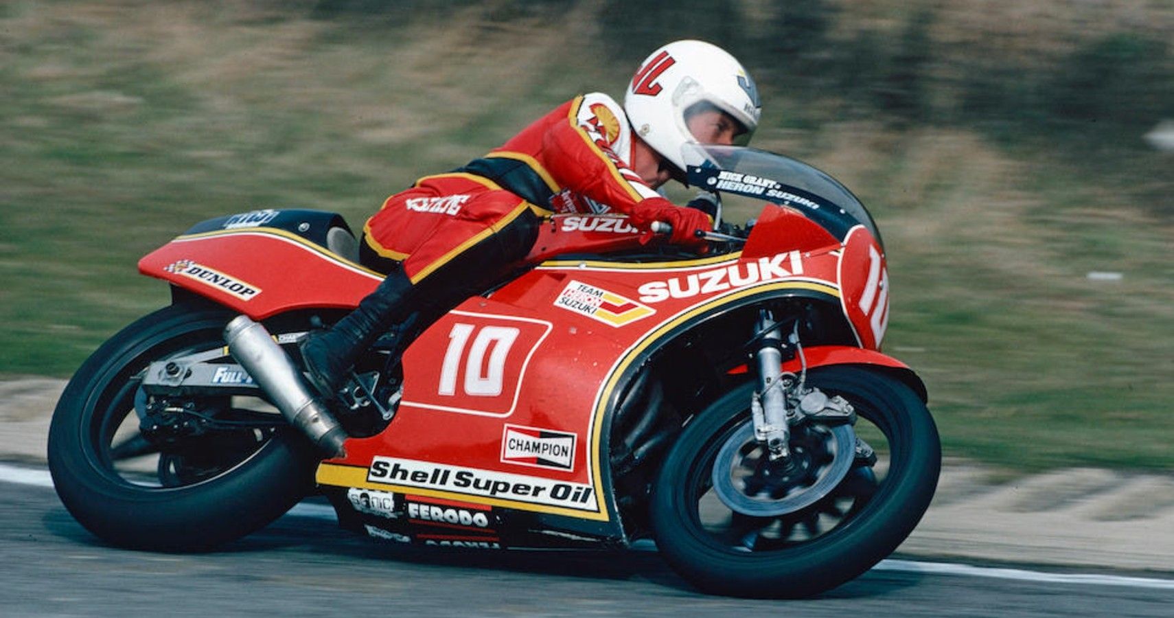 Mick Grant racing in the 11982 Isle of Man TT on his Suzuki X69.