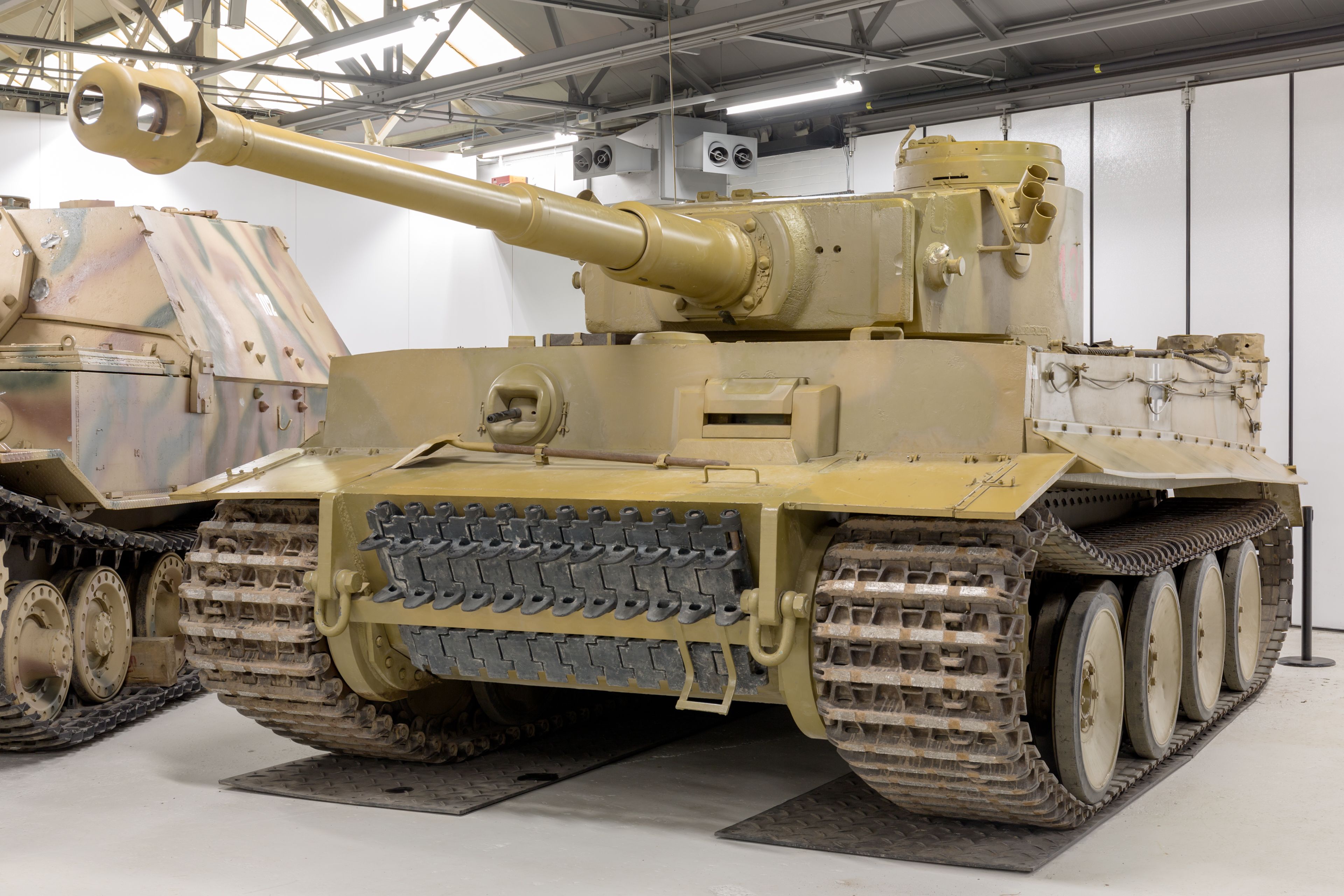 Panzerkampfwagen_VI_Ausfuhrung_E_(Tiger_131)_front-left_2017_Bovington (1)