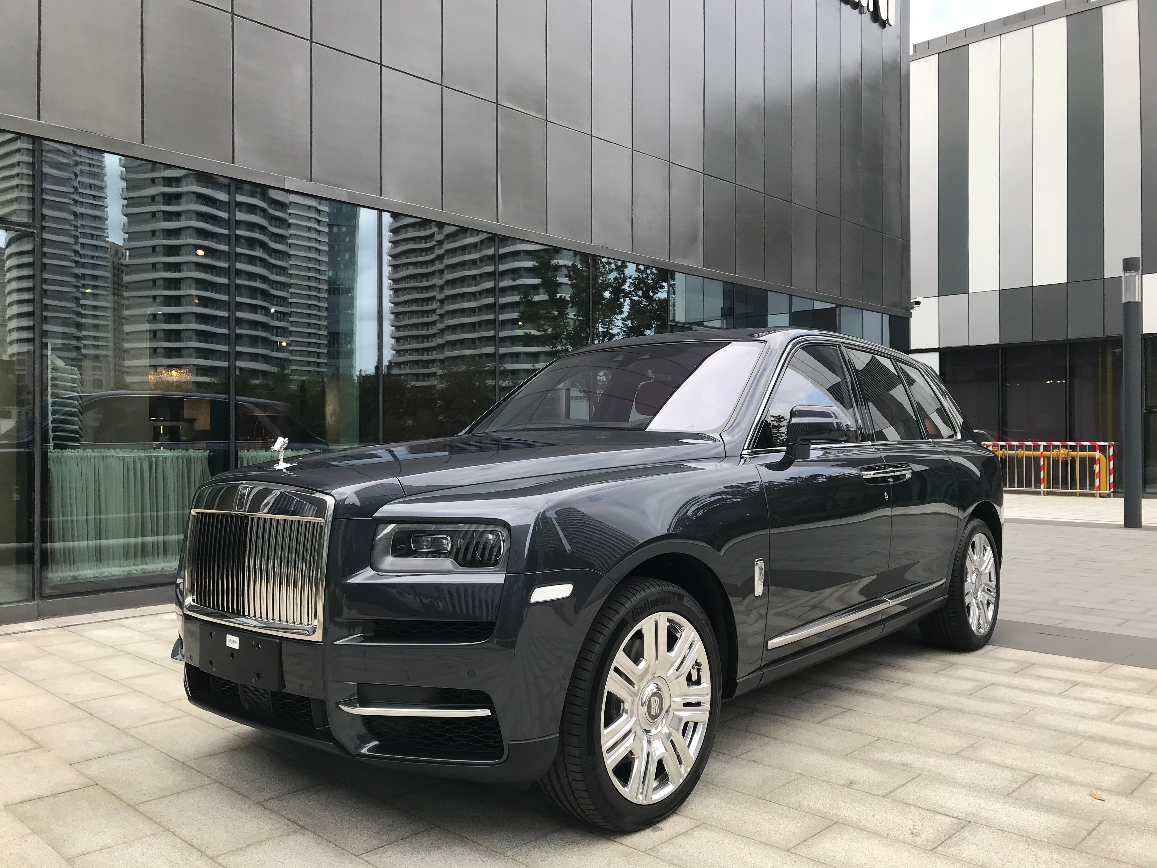 Rolls Royce Cullinan in Black 