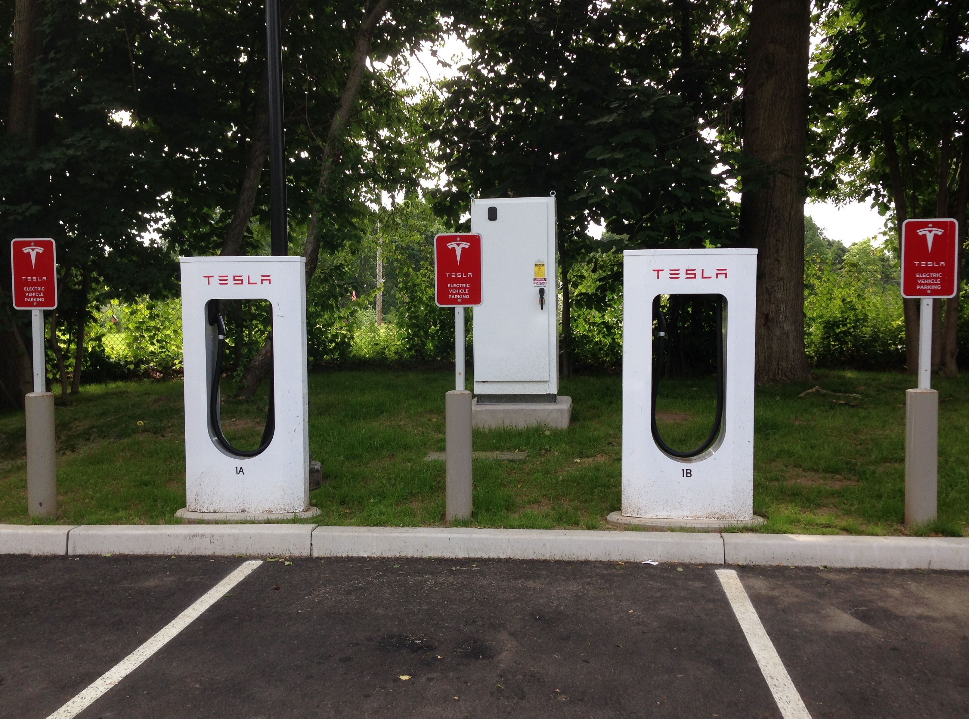 Tesla_Greenwich_North_Supercharger_Station