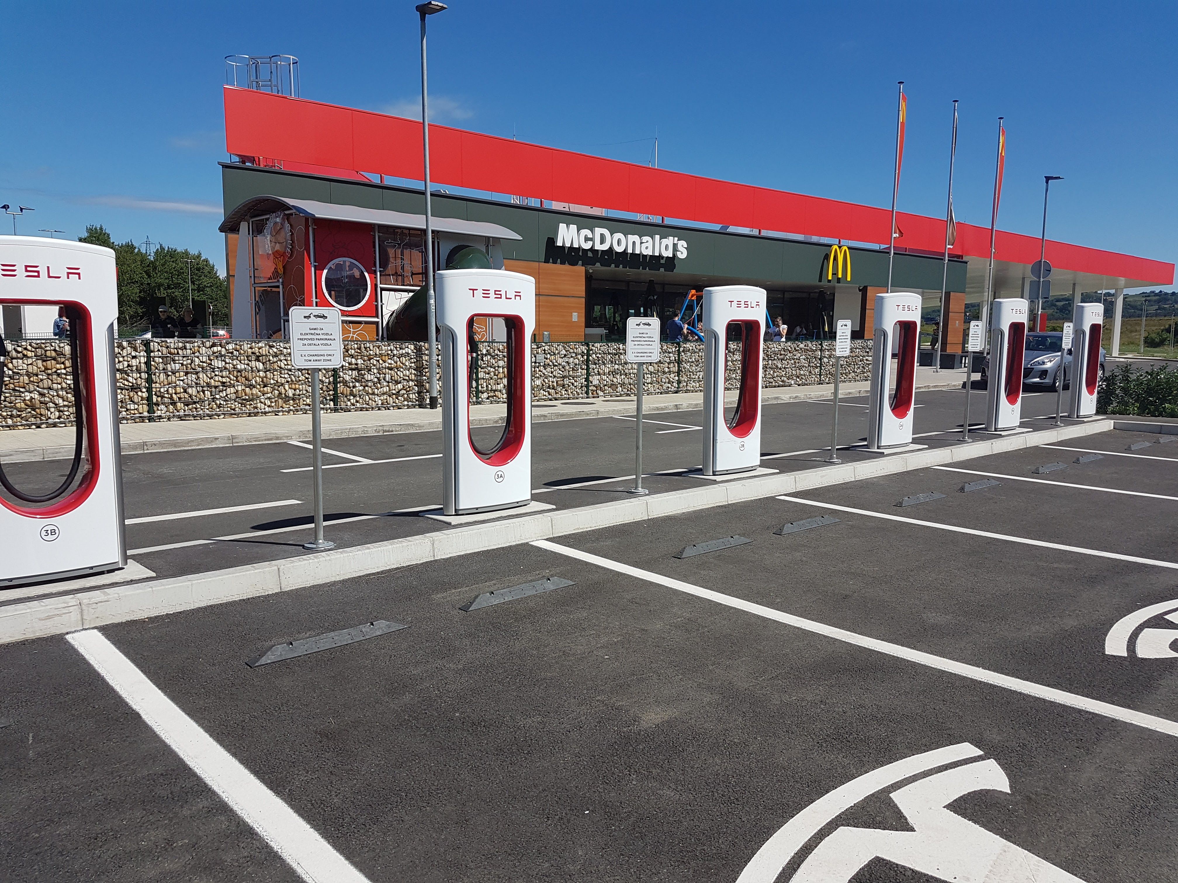 Tesla_charging_station_in_Slovenia