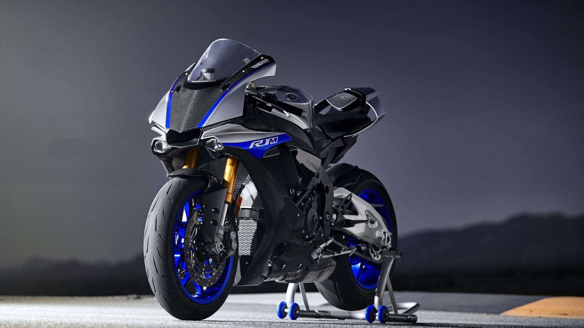 The front of the 2021 Yamaha YZF-R1M bike. 