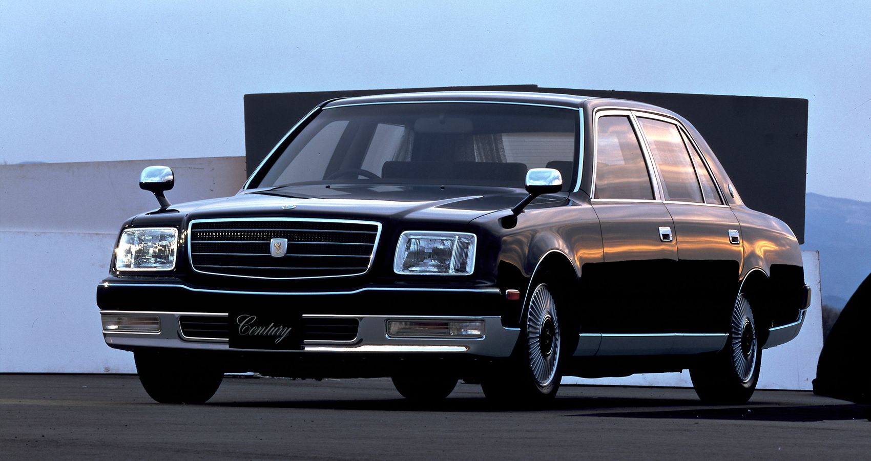 The front of the second generation Toyota Century