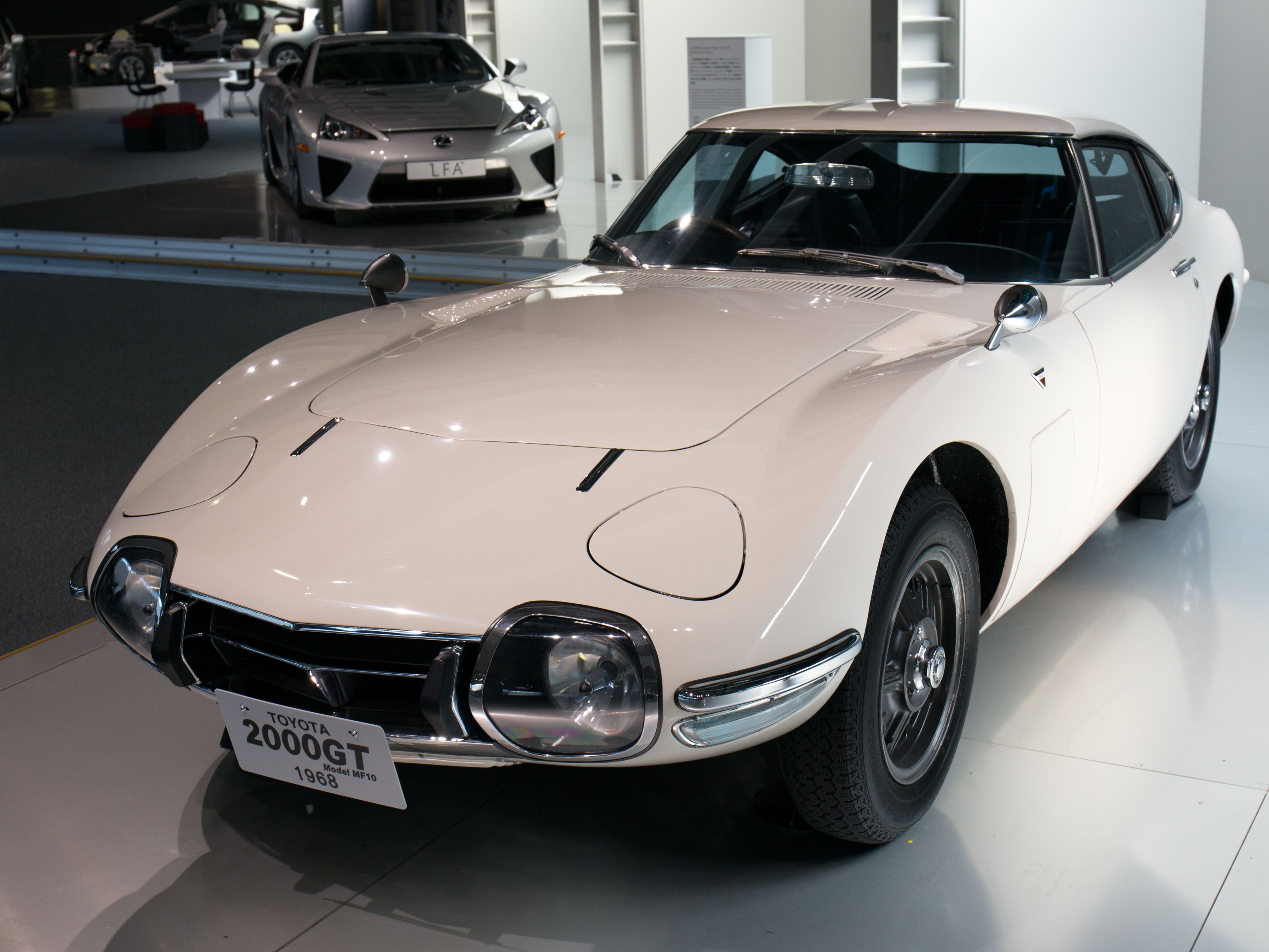 Toyota_2000GT_MF10_(1968)_front-left_Toyota_Automobile_Museum