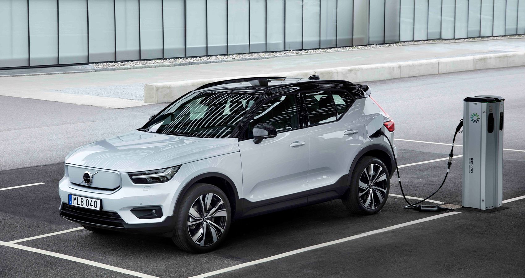 The Volvo XC40 Recharge in Glacier White charging