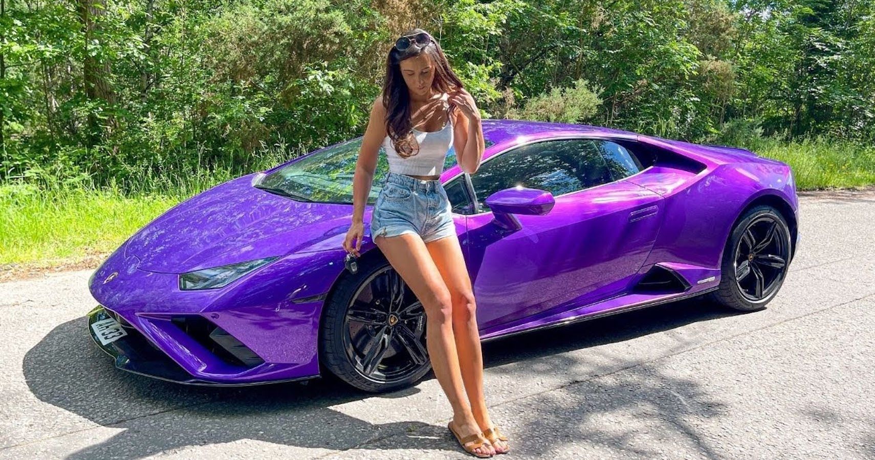 YouTuber’s Girlfriend Drives Lamborghini