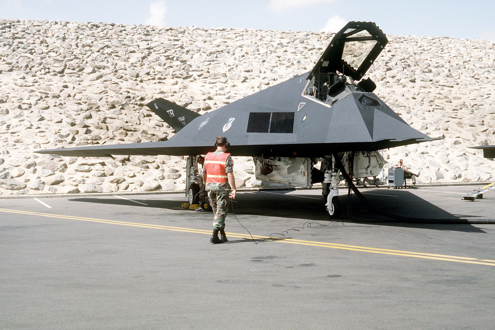 a-ground-crewman-communicates-with-the-pilot-of-an-f-117a-stealth-fighter-aircraft-4c6c33-1600