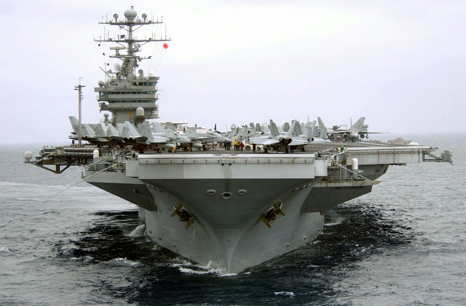 bow-on-view-of-the-us-navy-usn-nimitz-class-aircraft-carrier-uss-john-c-stennis-ea93ce-1600