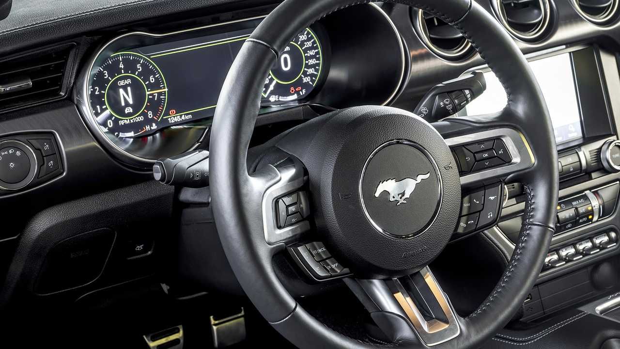 ford-mustang-dials